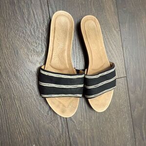 Hari Mari Women’s 7 Black White Slide Sandals